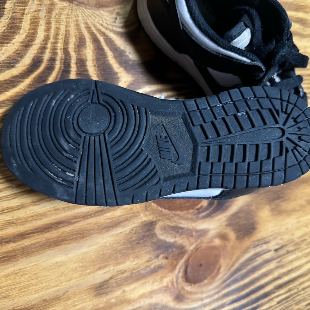 Nikes - Picture 3 of 5